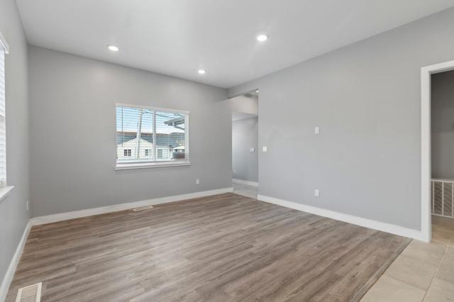207 E San Luis Street, Salinas CA: https://media.crmls.org/mediaz/249148d6-9299-4296-8bd0-e13ced6159ee.jpg