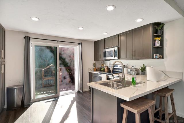 15755 Davis Cup Ln, Ramona CA: https://media.crmls.org/mediaz/24915291-609e-4d34-98e4-0f5cd937a559.jpg