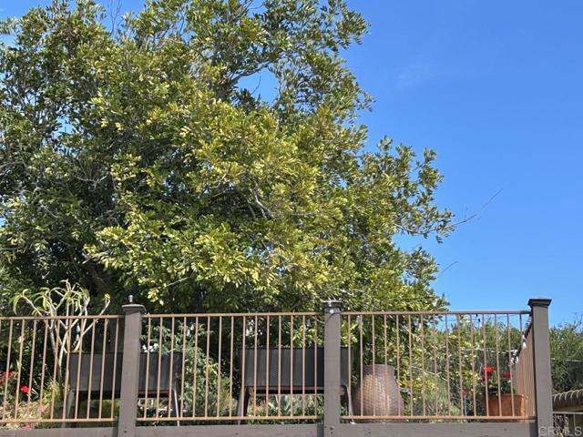 Detail Gallery Image 10 of 16 For 1330 Sugarbush Dr, Vista,  CA 92084 - 4 Beds | 3 Baths