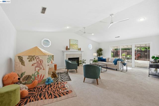 6387 Narcissus Ave, Newark CA: https://media.crmls.org/mediaz/2492309e-2c4a-4f82-b331-3d18cc7848d6.jpg