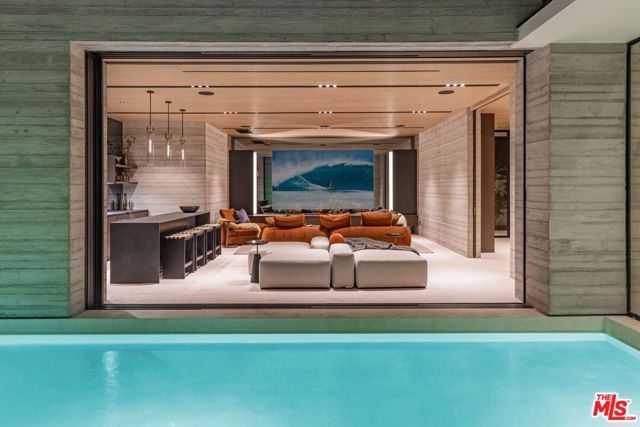 Image 33 of 41 For 6889 Dume Drive