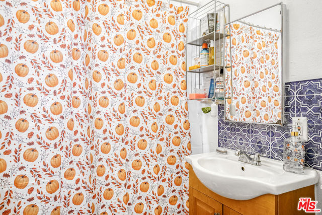 2074 W 54th Street, Los Angeles CA: https://media.crmls.org/mediaz/2492f77a-5f01-4bff-ac09-4b019e34c766.jpg