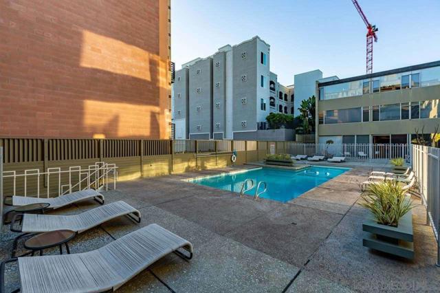 3200 6Th Ave, San Diego, California 92103, 2 Bedrooms Bedrooms, ,2 BathroomsBathrooms,Condominium,For Sale,6Th Ave,240019798SD