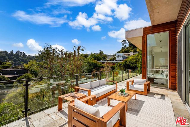 933 Bluegrass Lane, Los Angeles CA: https://media.crmls.org/mediaz/249317ac-d64c-4b8b-a20a-8b13ce4cb467.jpg