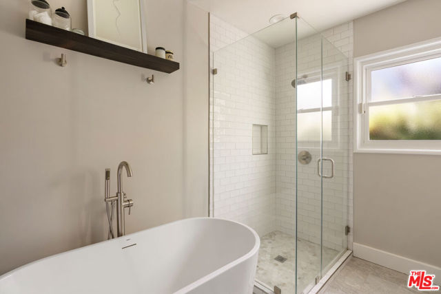 11855 Tiara Street, Valley Village CA: https://media.crmls.org/mediaz/24940eee-7422-4f06-a100-32a0b93b6a6f.jpg