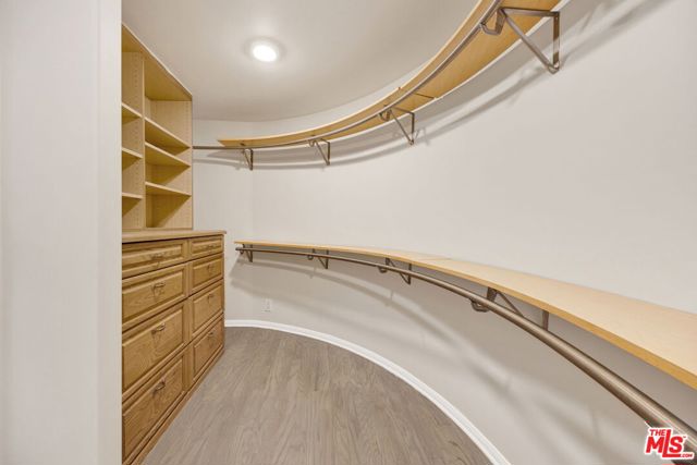 7019 E Seaside Walk, Long Beach CA: https://media.crmls.org/mediaz/24949f26-4a44-4908-a2a7-8b1bae34834b.jpg