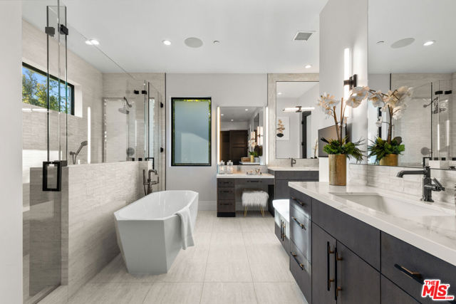 17401 Rancho Street, Encino CA: https://media.crmls.org/mediaz/24956887-8932-4878-b9bc-f07cf1c57f20.jpg