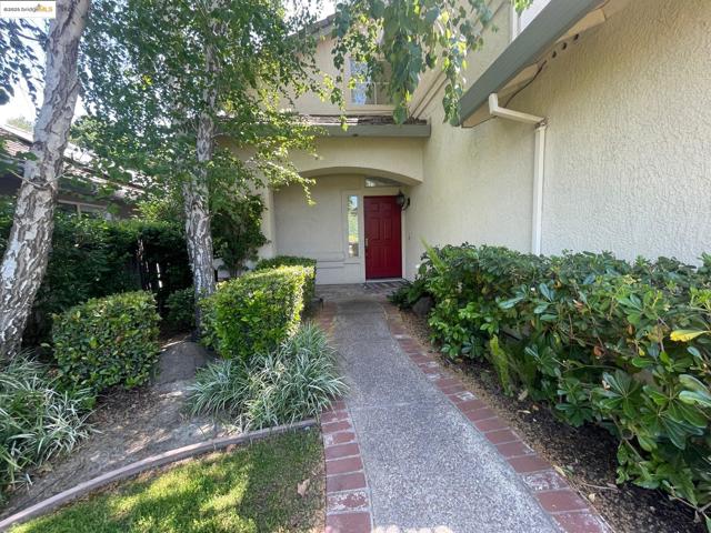 538 Apple Hill Dr, Brentwood CA: https://media.crmls.org/mediaz/2495b3cd-004f-4346-87f8-8cba17680549.jpg