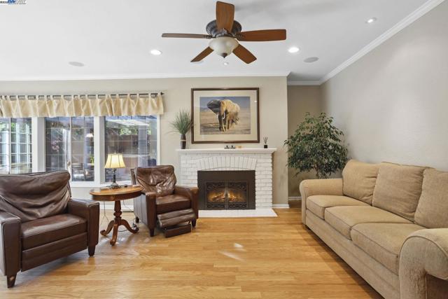 304 AVONDALE LANE, Livermore CA: https://media.crmls.org/mediaz/2495e465-3c0f-4180-bd16-b9ba542dde43.jpg