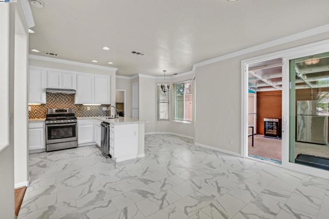 1205 Amber Court, San Leandro CA: https://media.crmls.org/mediaz/24968c84-a606-47cc-a9c1-6ebe18095dbd.jpg