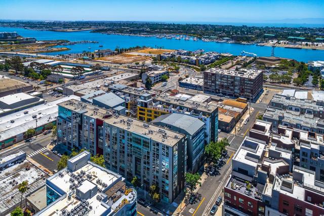 311 Oak Street, Oakland CA: https://media.crmls.org/mediaz/2496bc66-b6a7-48d1-b4d0-f797ce7f98a9.jpg