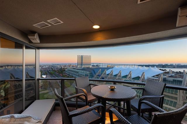 200 Harbor Dr, San Diego CA: https://media.crmls.org/mediaz/2497321a-9303-41c9-8a86-2cd4b011ec54.jpg