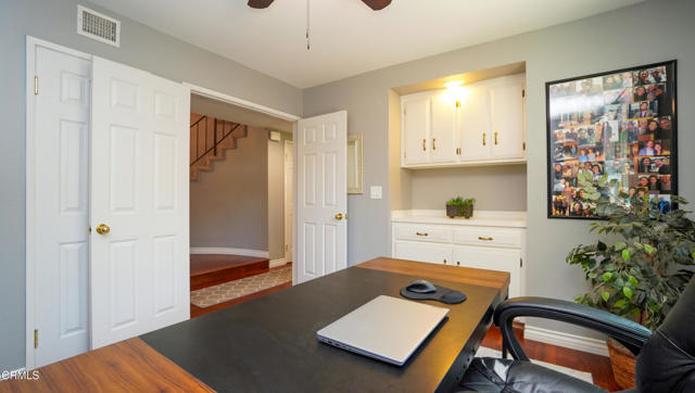 Detail Gallery Image 16 of 36 For 718 Pamela Wood St, Thousand Oaks,  CA 91320 - 5 Beds | 2/1 Baths