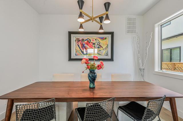 980 Lucky Avenue, Menlo Park CA: https://media.crmls.org/mediaz/249790c8-8943-4b62-87b5-b42dbafc37bd.jpg