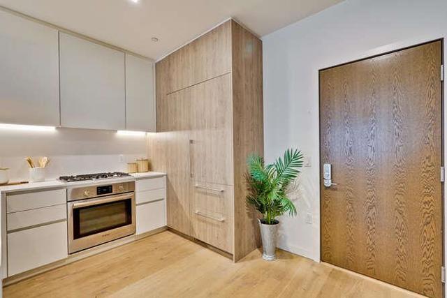 815 Tennessee Street, San Francisco CA: https://media.crmls.org/mediaz/2497dc22-1fe1-4148-a5c9-46f2cc29f962.jpg