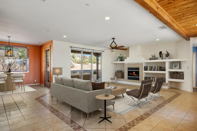 56948 Plaza Del Amigo, Yucca Valley CA: https://media.crmls.org/mediaz/2498af1f-437b-423e-b600-8d2068f96cef.jpg