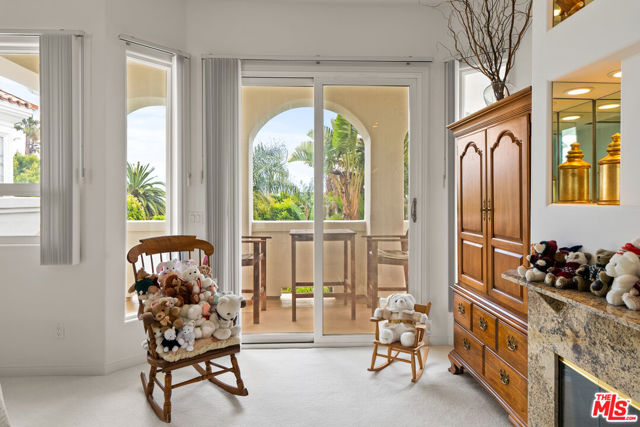 6400 Kanan Dume Road, Malibu CA: https://media.crmls.org/mediaz/24993e87-ab5a-42a6-b4f8-4305fcdbe926.jpg