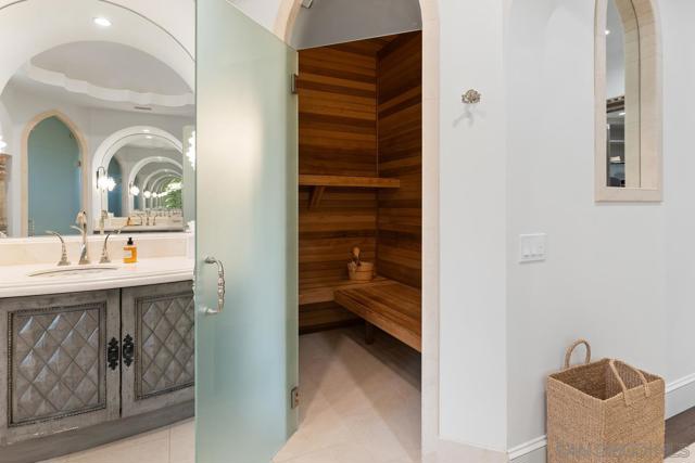 16304 Via De Santa Fe, Rancho Santa Fe CA: https://media.crmls.org/mediaz/249984a7-a827-43c2-b37a-5367c3d0311c.jpg