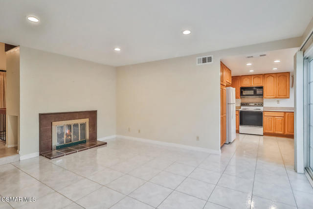 3487 E Barca Street, Camarillo CA: https://media.crmls.org/mediaz/249a5a15-0a1c-48a8-8fc0-1b00ca59d5b4.jpg