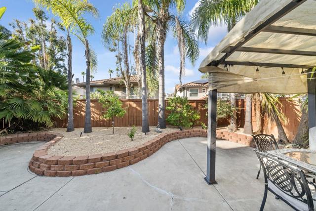 Detail Gallery Image 8 of 50 For 2538 Sea Scape, Escondido,  CA 92026 - 4 Beds | 2/1 Baths