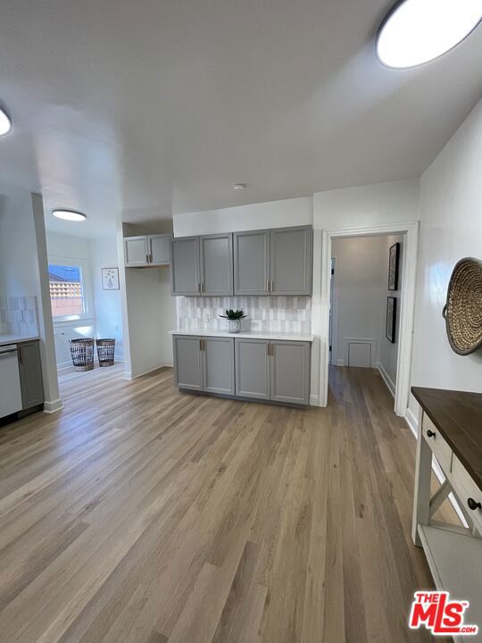 1086 West Boulevard, Los Angeles CA: https://media.crmls.org/mediaz/249a90e3-0df9-4732-80c4-3c0936912da6.jpg