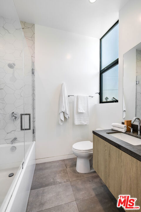 1620 Electric Avenue, Venice CA: https://media.crmls.org/mediaz/249af870-4fae-4ae0-bf57-28b79ee8dae5.jpg