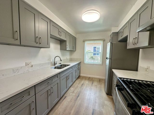 1114 S Sherbourne Drive, Los Angeles CA: https://media.crmls.org/mediaz/249b4c7d-c114-4626-b861-d1f8fb12ed73.jpg