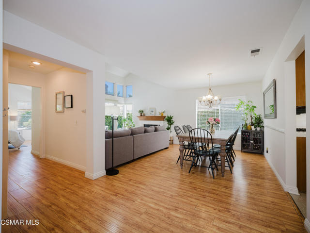 552 Fairfield Road, Simi Valley CA: https://media.crmls.org/mediaz/249b4ec2-601a-456c-afb2-ec8ae47b275a.jpg