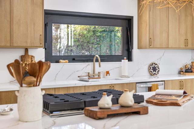 34 Lincoln Place, Rancho Mirage CA: https://media.crmls.org/mediaz/249bbbb5-4736-46ce-8a45-d93da25fce0f.jpg