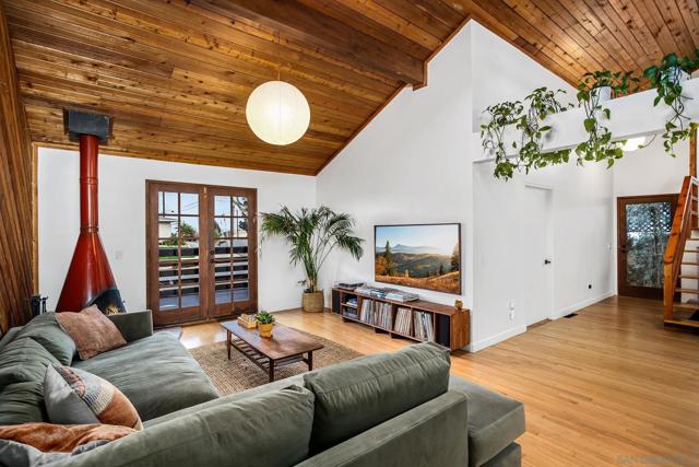 4021 Bernice Dr, San Diego CA: https://media.crmls.org/mediaz/249ca1fb-3179-4d90-8745-76c3b69011f0.jpg