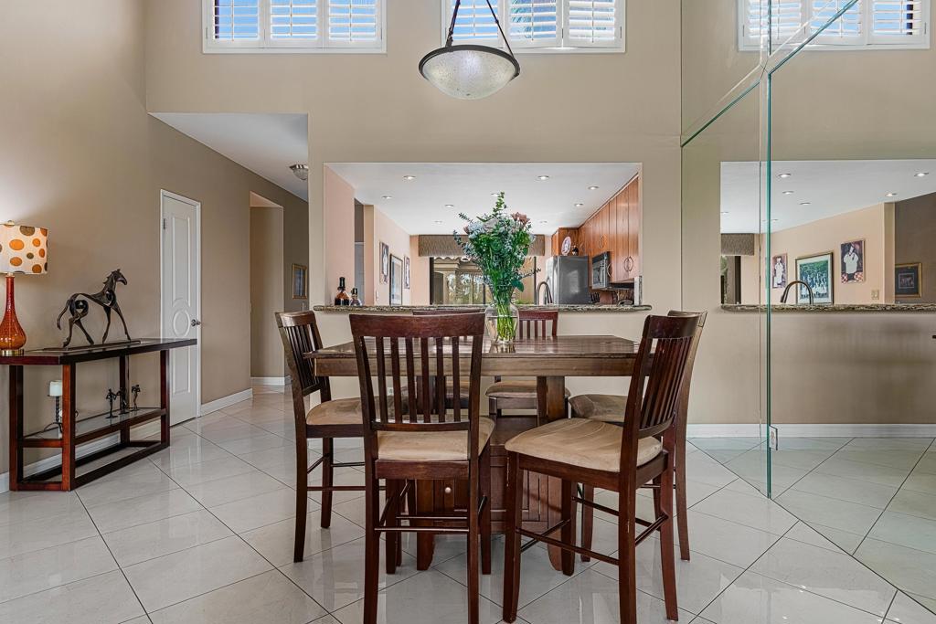 https://media.crmls.org/mediaz/249d2075-0cdb-43e3-a00e-42c1d5aef8bb.jpg?preset=X-Large