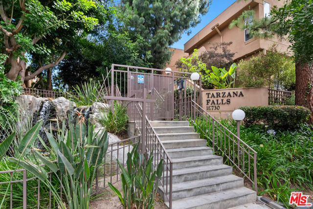 18730 Hatteras Street, Tarzana CA: https://media.crmls.org/mediaz/249d83d2-e302-4afb-bd29-717852e7a50d.jpg