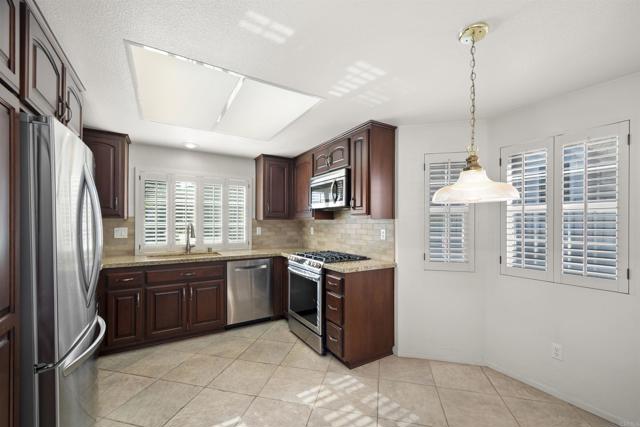 2505 LA COSTA AVE, Chula Vista CA: https://media.crmls.org/mediaz/249d92c8-443f-4b6c-980f-8dc5ae6c233f.jpg