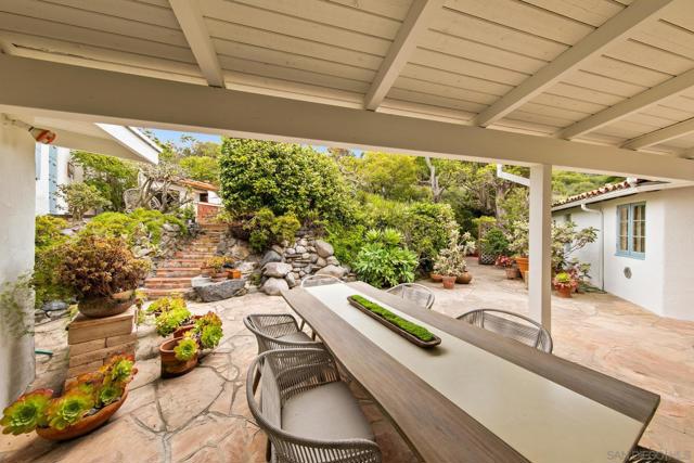 7520 Hillside Dr, La Jolla CA: https://media.crmls.org/mediaz/249dfcb5-0227-4314-9de1-6564d41105ce.jpg
