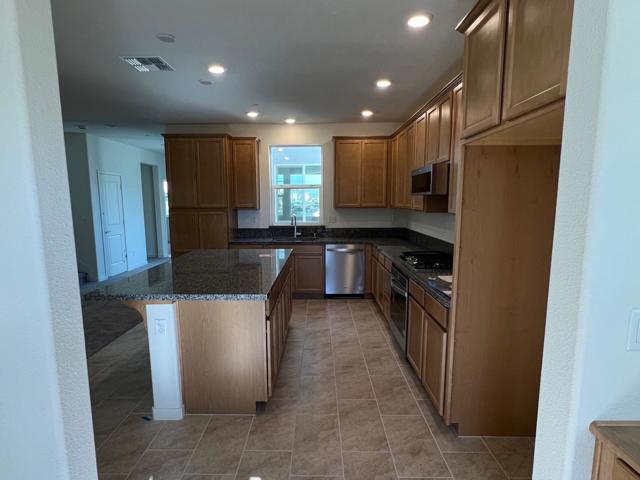 2800 High Tide Avenue, Sacramento CA: https://media.crmls.org/mediaz/249e72fd-7b71-4960-8e13-5b97793c2902.jpg