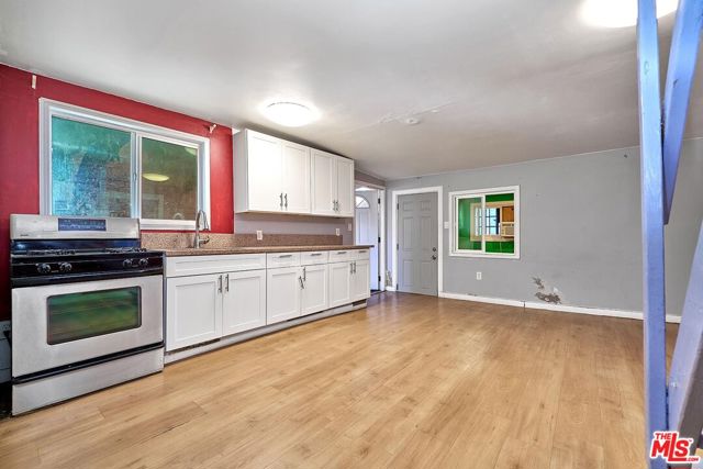1612 Arlington Avenue, Los Angeles CA: https://media.crmls.org/mediaz/249eeea6-378a-40d1-ac54-b27f7c2b3da7.jpg