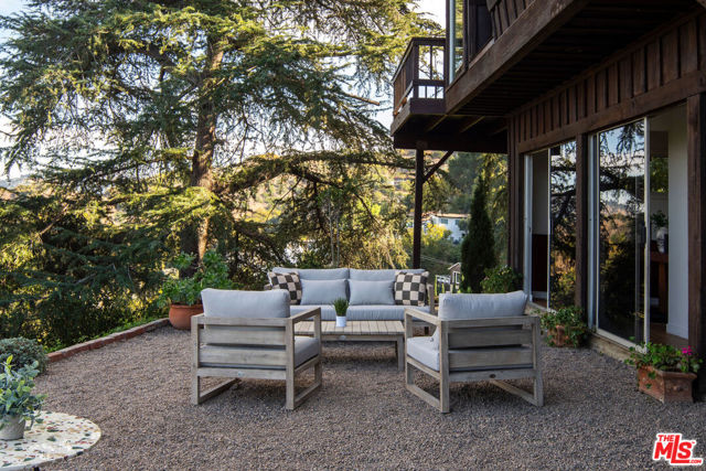 3720 Alta Mesa Drive, Studio City CA: https://media.crmls.org/mediaz/249efafe-b20c-4423-a3b4-a59071a8c012.jpg
