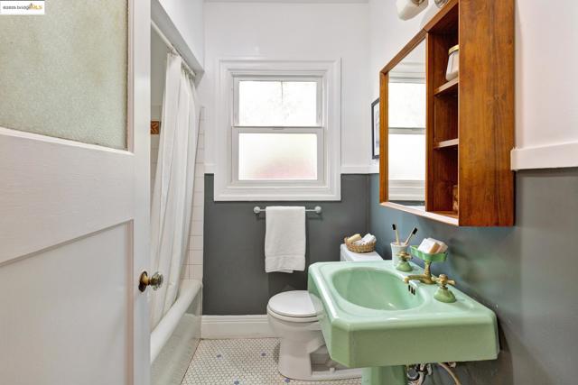 1110 Chaucer St, Berkeley CA: https://media.crmls.org/mediaz/249f92c2-d09a-4542-b751-e5e663f98136.jpg