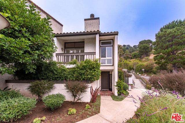 17081 Palisades Circle Pacific Palisades, California Vacant . Light and bright corner unit. Living room with vaulted ceilings and fireplace and viewing balcony. Plantation shutters throughout. Dining room is mirrored with chandelier. Breakfast area/room opens directly to enclosed patio. Powder room upstairs. Wet bar. Laminate floors. Second bedroom and primary suite are at entry level. Built ins for primary closet. Both bedrooms open to enclosed tree lined patio. Community pool and tennis. Laundry in garage. Pets ok. Call agent cell.