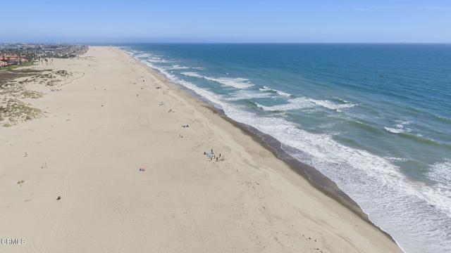 4907 Island View Street, Oxnard CA: https://media.crmls.org/mediaz/24a099ed-b571-46b8-9c38-0dcf1f284820.jpg