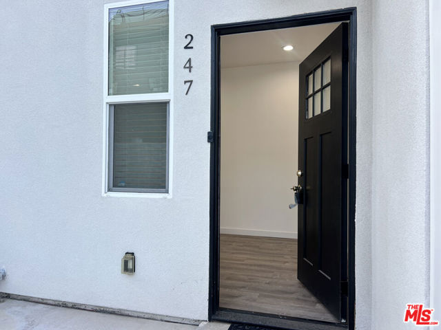 247 S CATALINA Avenue, Pasadena CA: https://media.crmls.org/mediaz/24a0cedf-3e0f-4d9b-9410-439b391c614d.jpg