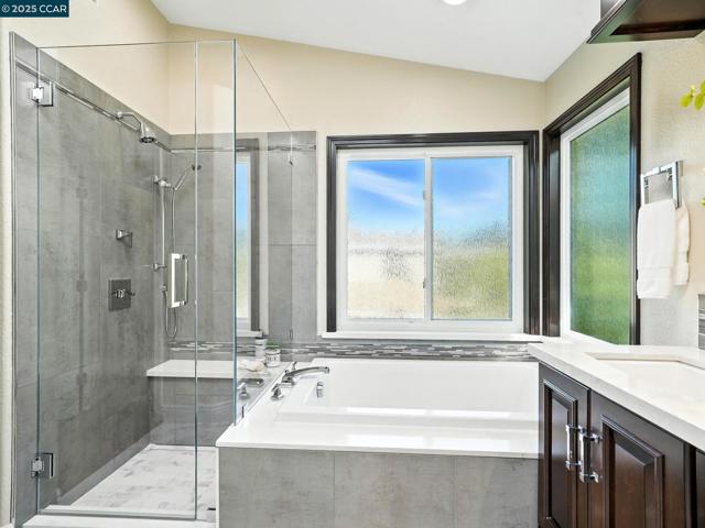 36309 Tunbridge Drive, Newark CA: https://media.crmls.org/mediaz/24a0cf01-8488-41dc-9589-06acafce9152.jpg