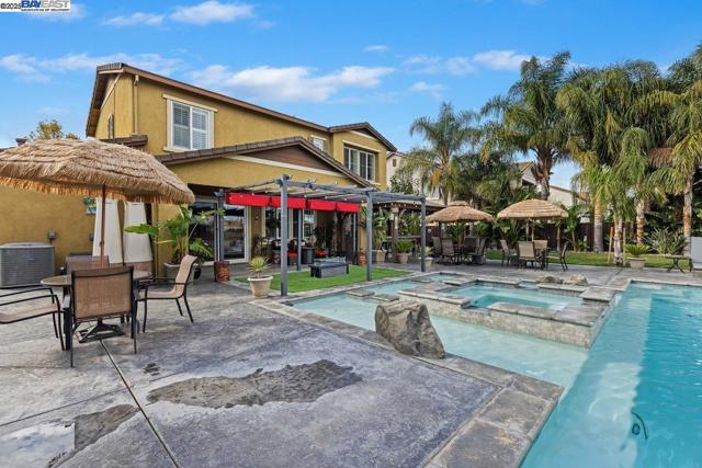 1050 Clear Lake Dr, Oakley CA: https://media.crmls.org/mediaz/24a0d820-730c-4df5-9294-0fbabe35f08e.jpg