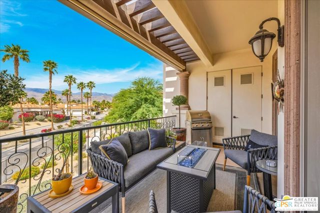 2010 Via San Martino, Palm Desert CA: https://media.crmls.org/mediaz/24a167a6-5e08-42e5-b2db-df6af6728021.jpg