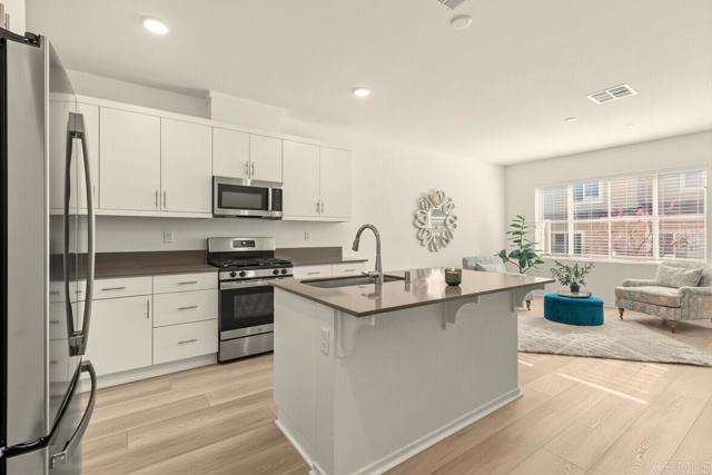 355 CITRINE TRAIL, Fallbrook CA: https://media.crmls.org/mediaz/24a24a22-ec39-4624-af2d-8a6bef5eb7b3.jpg