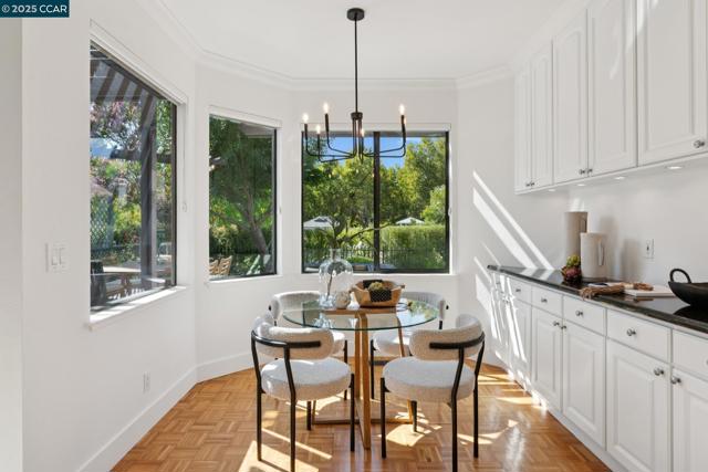 137 Kingswood Cir, Danville CA: https://media.crmls.org/mediaz/24a30ff7-cf6d-4c72-9a3d-4dfc1da861f0.jpg
