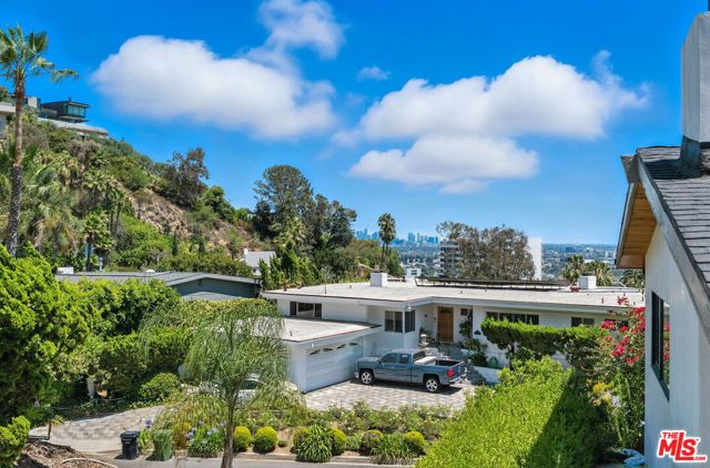 1317 Devlin Drive, Los Angeles CA: https://media.crmls.org/mediaz/24a3271b-8b6b-4362-8fb7-1ef9fd277fa8.jpg