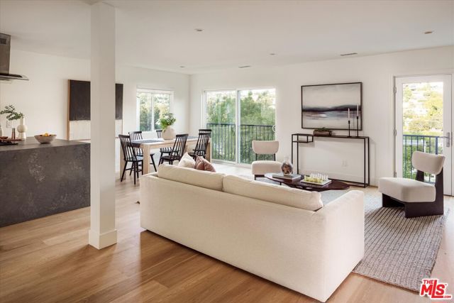 2162 Lyric Avenue, Los Angeles CA: https://media.crmls.org/mediaz/24a3e5cb-c294-4632-b275-d2efa05efb08.jpg