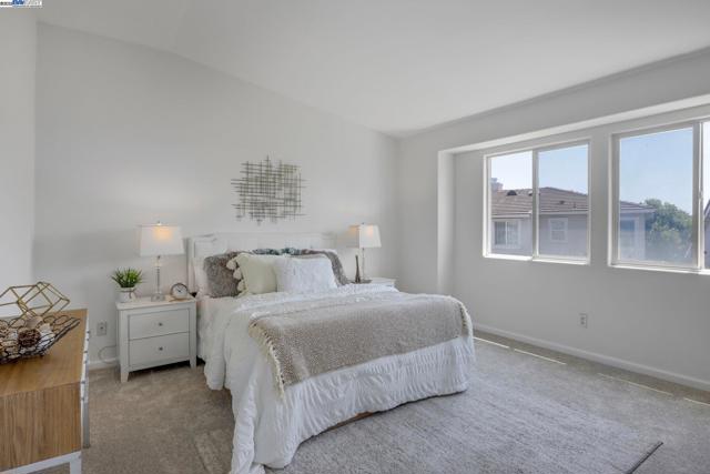 Image 22 of 58 For 552 Stonehaven Ct