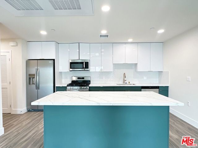 1037 Dewey Avenue, Los Angeles CA: https://media.crmls.org/mediaz/24a472cc-b9f3-42fd-b1eb-cff58e6c8583.jpg